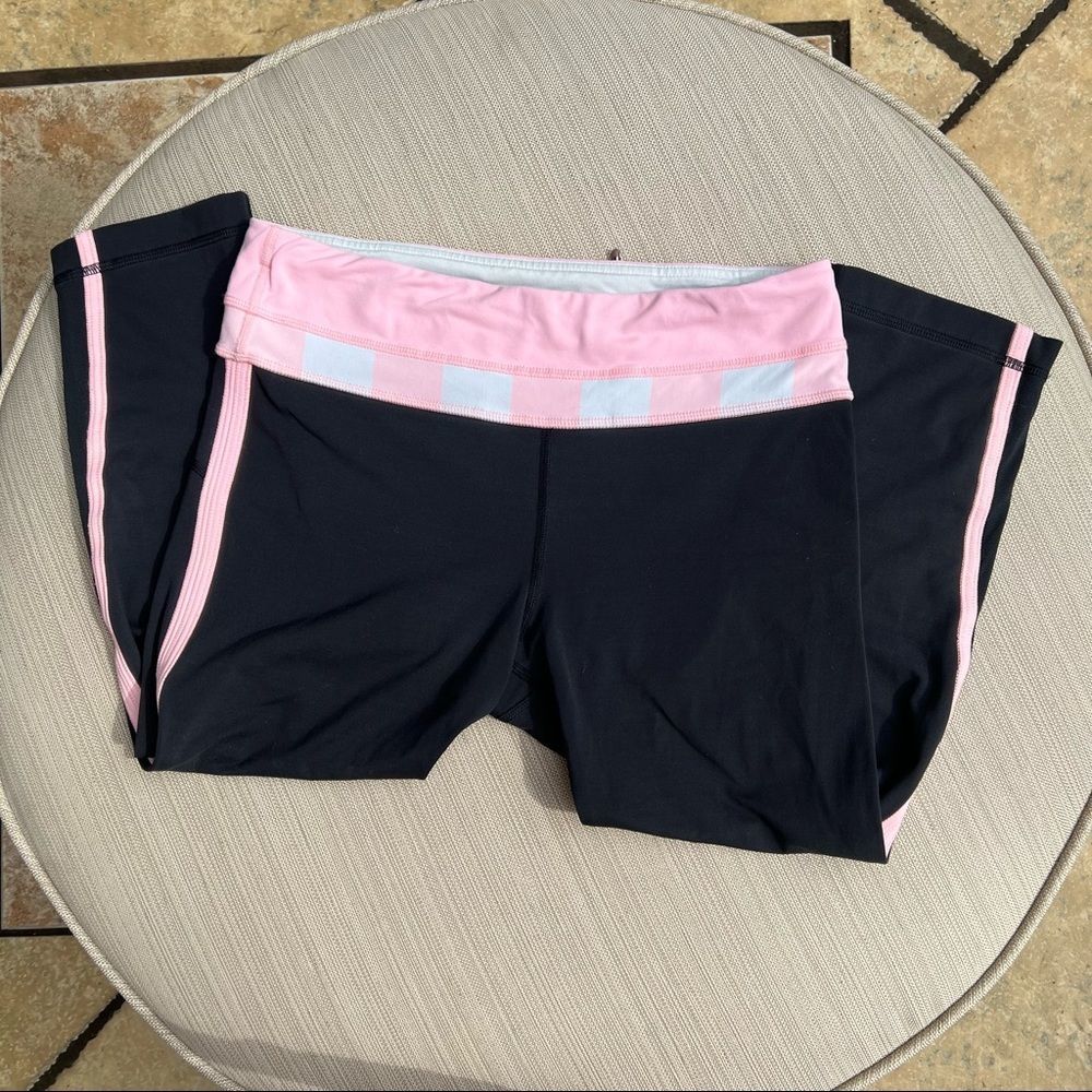 Lululemon Crop Pants Preowned Size 4 Black w Pink
